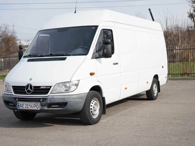 Белый Мерседес Sprinter, объемом двигателя 2.1 л и пробегом 480 тыс. км за 13500 $, фото 3 на Automoto.ua