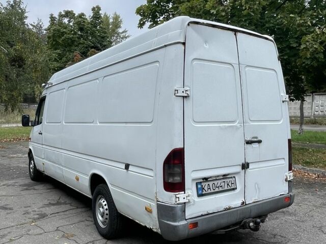 Белый Мерседес Sprinter, объемом двигателя 2.1 л и пробегом 387 тыс. км за 7500 $, фото 3 на Automoto.ua