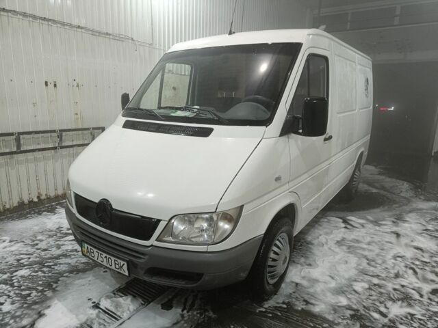 Белый Мерседес Sprinter, объемом двигателя 2.1 л и пробегом 326 тыс. км за 7500 $, фото 4 на Automoto.ua