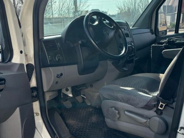 Белый Мерседес Sprinter, объемом двигателя 2.2 л и пробегом 200 тыс. км за 8999 $, фото 4 на Automoto.ua