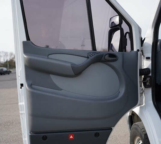 Белый Мерседес Sprinter, объемом двигателя 2.1 л и пробегом 480 тыс. км за 13500 $, фото 19 на Automoto.ua