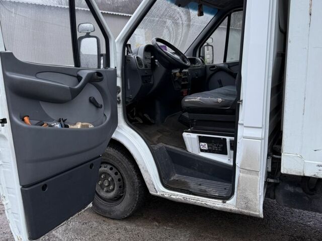 Белый Мерседес Sprinter, объемом двигателя 2.1 л и пробегом 327 тыс. км за 10500 $, фото 5 на Automoto.ua