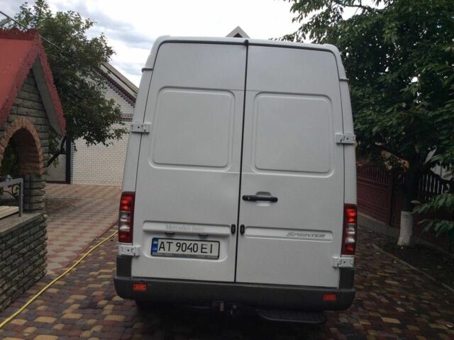 Белый Мерседес Sprinter, объемом двигателя 2.1 л и пробегом 334 тыс. км за 10800 $, фото 3 на Automoto.ua