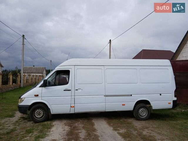 Белый Мерседес Sprinter, объемом двигателя 2.2 л и пробегом 308 тыс. км за 8300 $, фото 4 на Automoto.ua