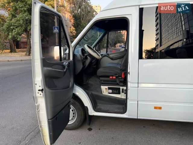 Белый Мерседес Sprinter, объемом двигателя 2.2 л и пробегом 100 тыс. км за 12000 $, фото 6 на Automoto.ua