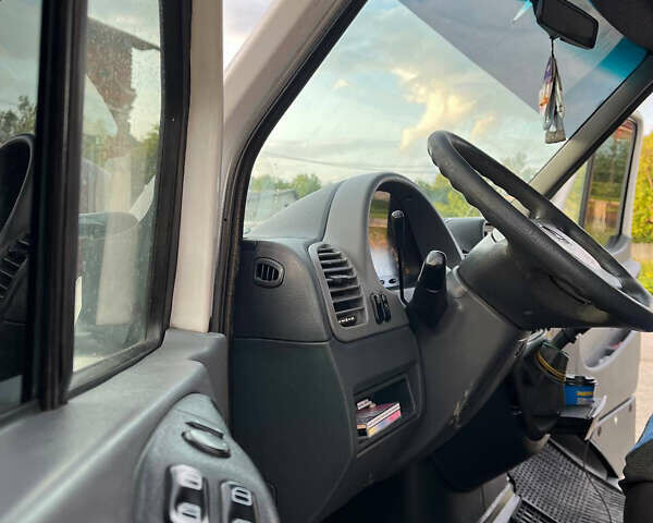 Белый Мерседес Sprinter, объемом двигателя 2.15 л и пробегом 630 тыс. км за 7700 $, фото 16 на Automoto.ua