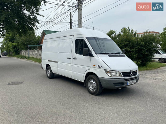Белый Мерседес Sprinter, объемом двигателя 2.2 л и пробегом 450 тыс. км за 9800 $, фото 1 на Automoto.ua