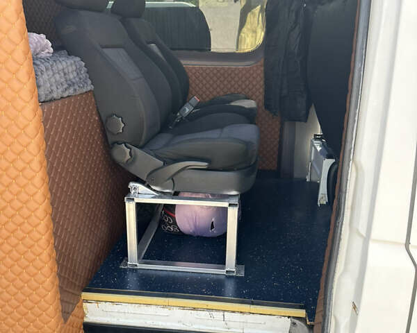 Белый Мерседес Sprinter, объемом двигателя 2.1 л и пробегом 502 тыс. км за 13800 $, фото 17 на Automoto.ua