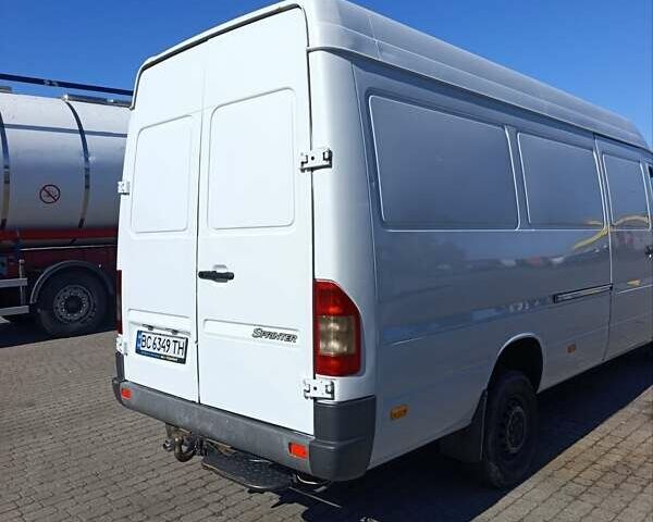 Белый Мерседес Sprinter, объемом двигателя 2.2 л и пробегом 450 тыс. км за 9500 $, фото 3 на Automoto.ua