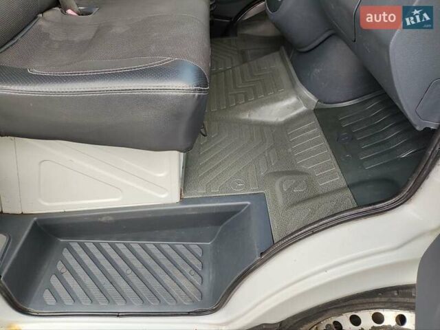 Білий Мерседес Sprinter, об'ємом двигуна 2.15 л та пробігом 280 тис. км за 7000 $, фото 6 на Automoto.ua