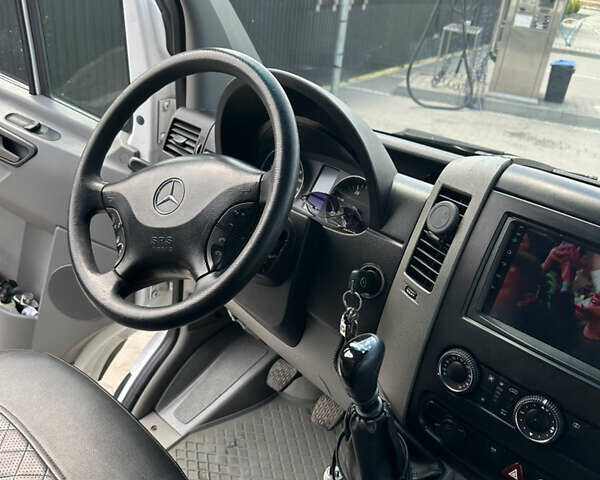 Белый Мерседес Sprinter, объемом двигателя 2.1 л и пробегом 502 тыс. км за 13800 $, фото 26 на Automoto.ua