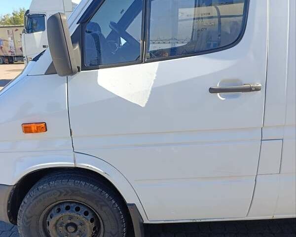 Белый Мерседес Sprinter, объемом двигателя 2.2 л и пробегом 450 тыс. км за 9500 $, фото 6 на Automoto.ua