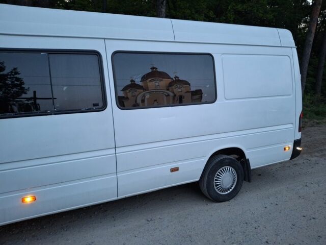 Белый Мерседес Sprinter, объемом двигателя 2.1 л и пробегом 400 тыс. км за 8100 $, фото 5 на Automoto.ua
