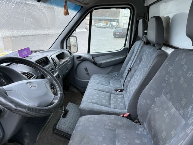 Белый Мерседес Sprinter, объемом двигателя 2.1 л и пробегом 327 тыс. км за 10500 $, фото 4 на Automoto.ua