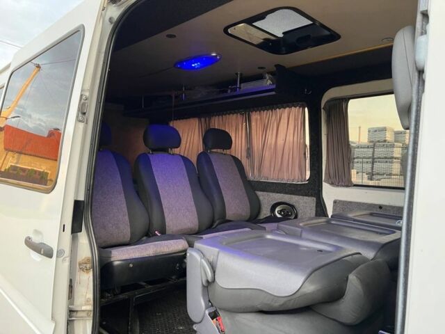 Белый Мерседес Sprinter, объемом двигателя 2.1 л и пробегом 555 тыс. км за 7500 $, фото 5 на Automoto.ua