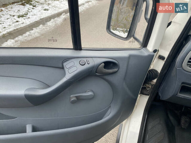 Белый Мерседес Sprinter, объемом двигателя 2.7 л и пробегом 422 тыс. км за 10000 $, фото 8 на Automoto.ua