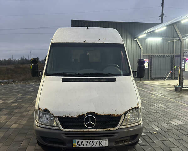 Белый Мерседес Sprinter, объемом двигателя 2 л и пробегом 510 тыс. км за 4100 $, фото 2 на Automoto.ua