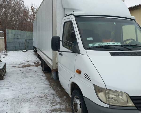 Белый Мерседес Sprinter, объемом двигателя 2.1 л и пробегом 500 тыс. км за 15000 $, фото 2 на Automoto.ua