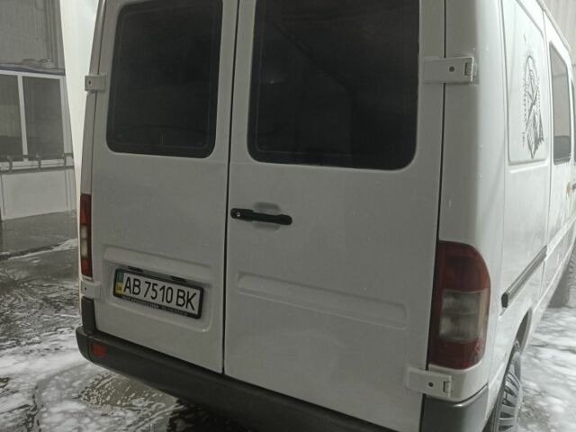 Белый Мерседес Sprinter, объемом двигателя 2.1 л и пробегом 326 тыс. км за 7500 $, фото 6 на Automoto.ua