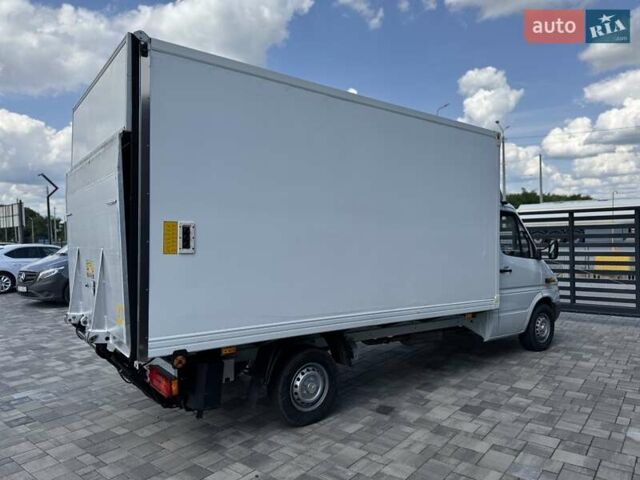 Белый Мерседес Sprinter, объемом двигателя 2.7 л и пробегом 162 тыс. км за 15300 $, фото 2 на Automoto.ua