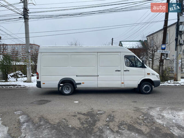 Белый Мерседес Sprinter, объемом двигателя 2.7 л и пробегом 422 тыс. км за 10000 $, фото 1 на Automoto.ua