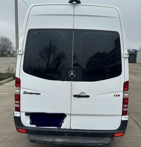 Белый Мерседес Sprinter, объемом двигателя 2.2 л и пробегом 150 тыс. км за 13000 $, фото 2 на Automoto.ua