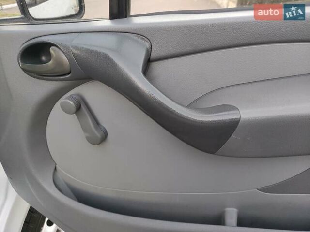 Белый Мерседес Sprinter, объемом двигателя 0 л и пробегом 257 тыс. км за 14900 $, фото 12 на Automoto.ua