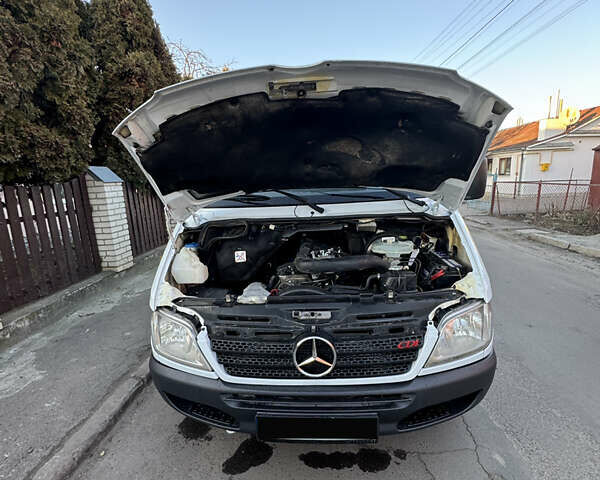 Белый Мерседес Sprinter, объемом двигателя 2.2 л и пробегом 700 тыс. км за 9800 $, фото 41 на Automoto.ua