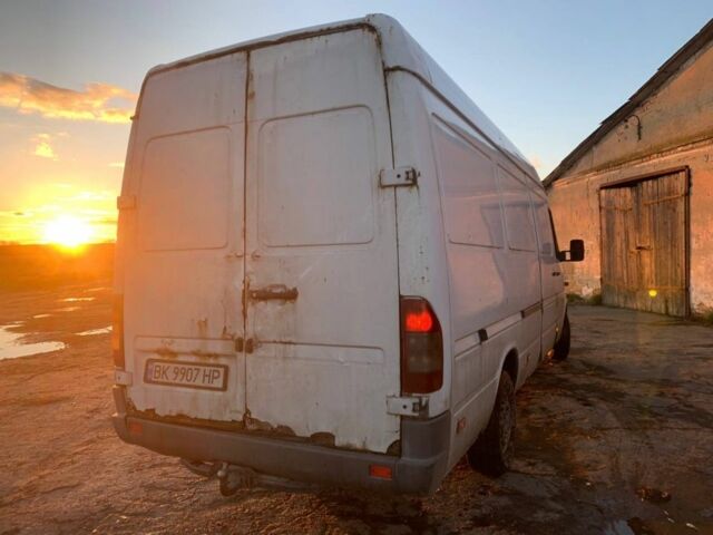 Белый Мерседес Sprinter, объемом двигателя 2.2 л и пробегом 438 тыс. км за 4799 $, фото 5 на Automoto.ua