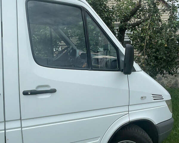 Білий Мерседес Sprinter, об'ємом двигуна 2.2 л та пробігом 550 тис. км за 9000 $, фото 3 на Automoto.ua