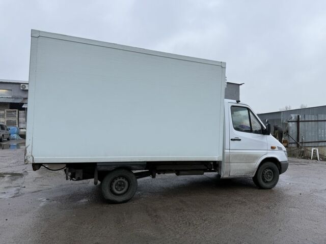 Белый Мерседес Sprinter, объемом двигателя 2.1 л и пробегом 327 тыс. км за 10500 $, фото 2 на Automoto.ua
