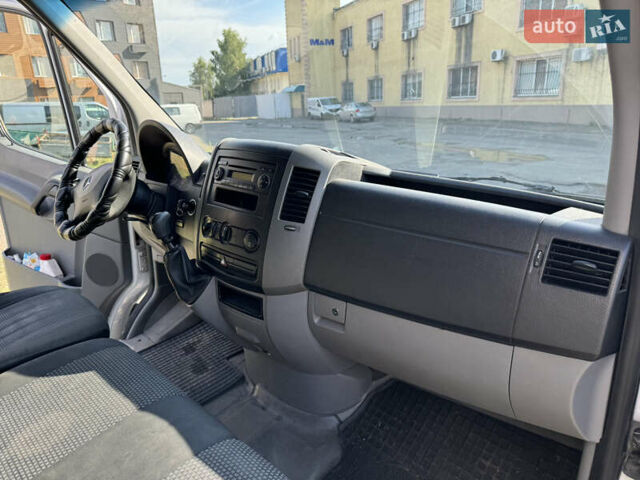 Белый Мерседес Sprinter, объемом двигателя 2.15 л и пробегом 415 тыс. км за 11500 $, фото 9 на Automoto.ua