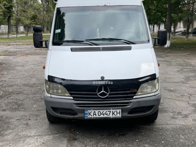 Белый Мерседес Sprinter, объемом двигателя 2.1 л и пробегом 387 тыс. км за 7500 $, фото 4 на Automoto.ua