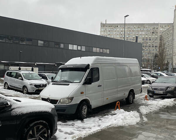Белый Мерседес Sprinter, объемом двигателя 2.2 л и пробегом 335 тыс. км за 11000 $, фото 7 на Automoto.ua