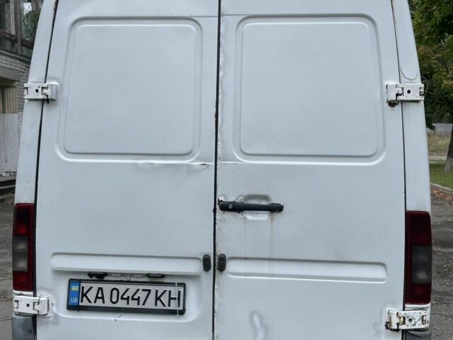 Белый Мерседес Sprinter, объемом двигателя 2.1 л и пробегом 387 тыс. км за 7500 $, фото 7 на Automoto.ua