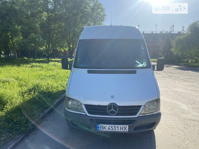 Белый Мерседес Sprinter, объемом двигателя 0 л и пробегом 537 тыс. км за 7700 $, фото 1 на Automoto.ua