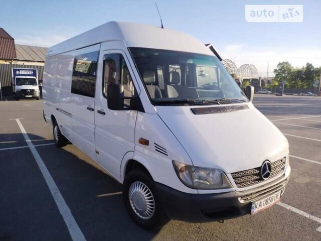 Белый Мерседес Sprinter, объемом двигателя 2.2 л и пробегом 716 тыс. км за 8300 $, фото 4 на Automoto.ua