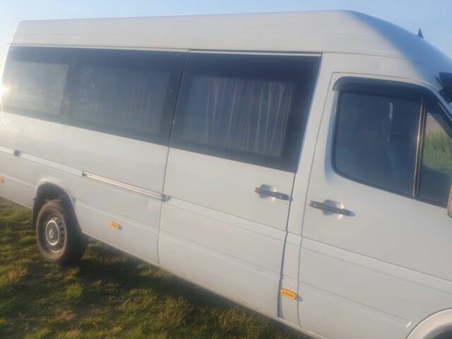 Белый Мерседес Sprinter, объемом двигателя 2.7 л и пробегом 460 тыс. км за 9500 $, фото 3 на Automoto.ua