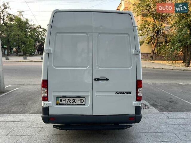 Белый Мерседес Sprinter, объемом двигателя 2.2 л и пробегом 100 тыс. км за 12000 $, фото 10 на Automoto.ua