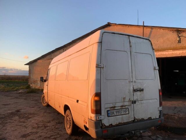 Белый Мерседес Sprinter, объемом двигателя 2.2 л и пробегом 438 тыс. км за 4799 $, фото 3 на Automoto.ua