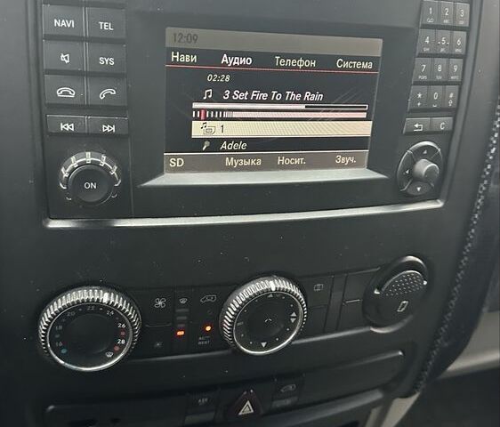 Белый Мерседес Sprinter, объемом двигателя 2.2 л и пробегом 150 тыс. км за 13000 $, фото 4 на Automoto.ua