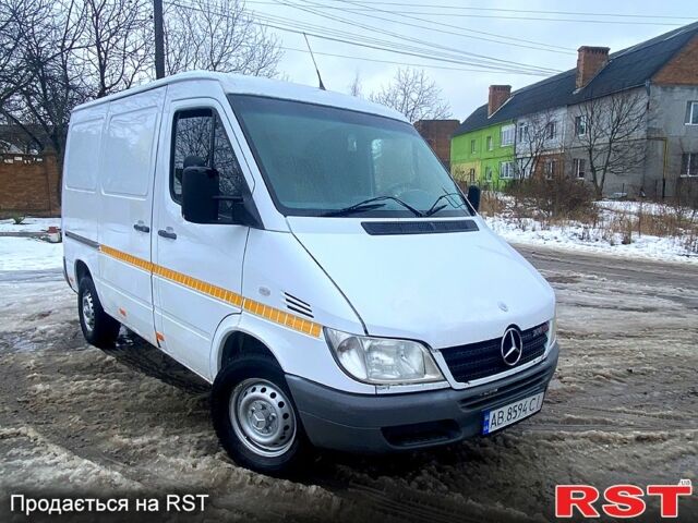 Белый Мерседес Sprinter, объемом двигателя 2.1 л и пробегом 400 тыс. км за 5300 $, фото 3 на Automoto.ua