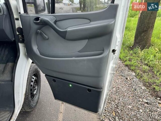 Белый Мерседес Sprinter, объемом двигателя 2.7 л и пробегом 434 тыс. км за 8600 $, фото 24 на Automoto.ua