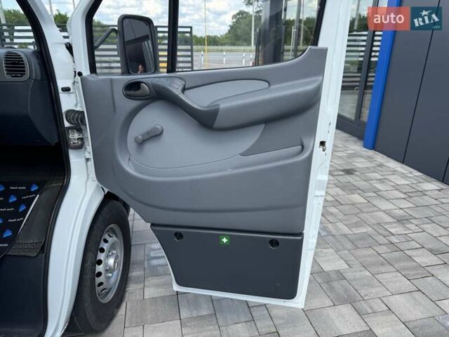 Белый Мерседес Sprinter, объемом двигателя 2.7 л и пробегом 162 тыс. км за 15300 $, фото 27 на Automoto.ua
