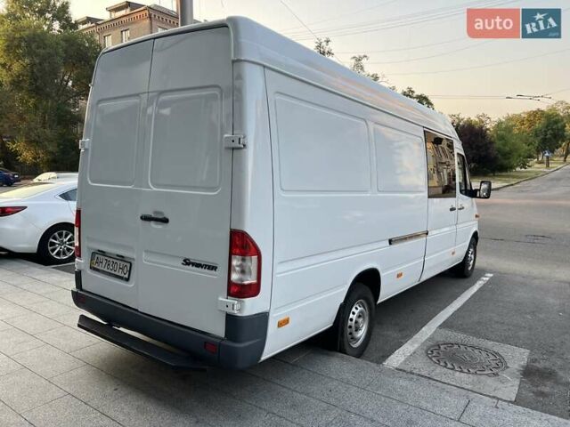 Белый Мерседес Sprinter, объемом двигателя 2.2 л и пробегом 100 тыс. км за 12000 $, фото 7 на Automoto.ua