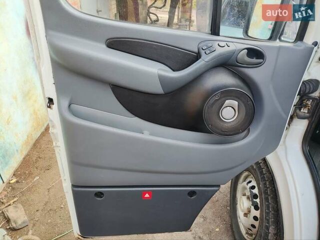 Білий Мерседес Sprinter, об'ємом двигуна 2.15 л та пробігом 280 тис. км за 7000 $, фото 14 на Automoto.ua