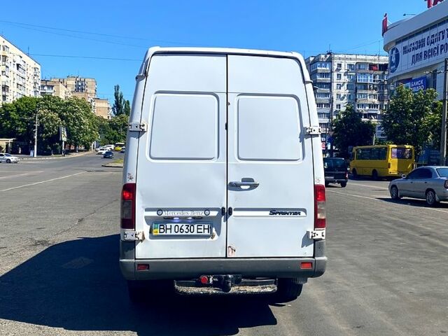 Белый Мерседес Sprinter, объемом двигателя 2.2 л и пробегом 400 тыс. км за 10200 $, фото 2 на Automoto.ua