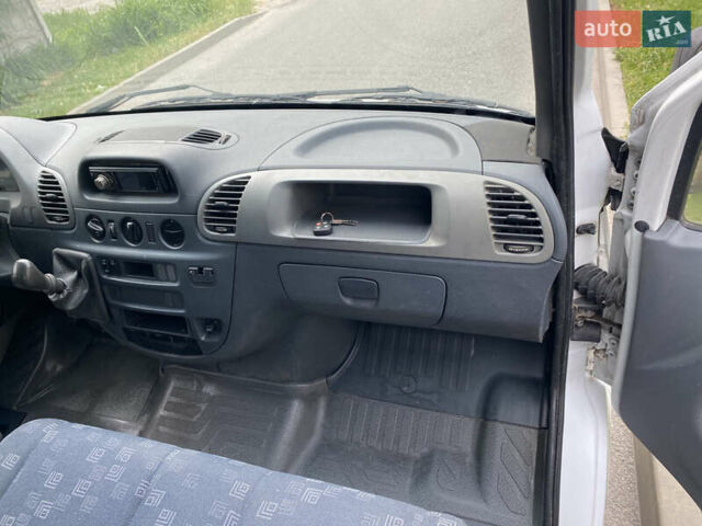 Белый Мерседес Sprinter, объемом двигателя 2.2 л и пробегом 450 тыс. км за 9800 $, фото 23 на Automoto.ua