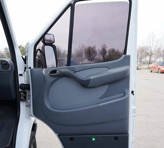 Белый Мерседес Sprinter, объемом двигателя 2.1 л и пробегом 480 тыс. км за 13500 $, фото 31 на Automoto.ua