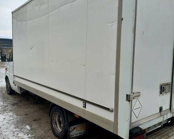 Белый Мерседес Sprinter, объемом двигателя 2.1 л и пробегом 500 тыс. км за 15000 $, фото 5 на Automoto.ua